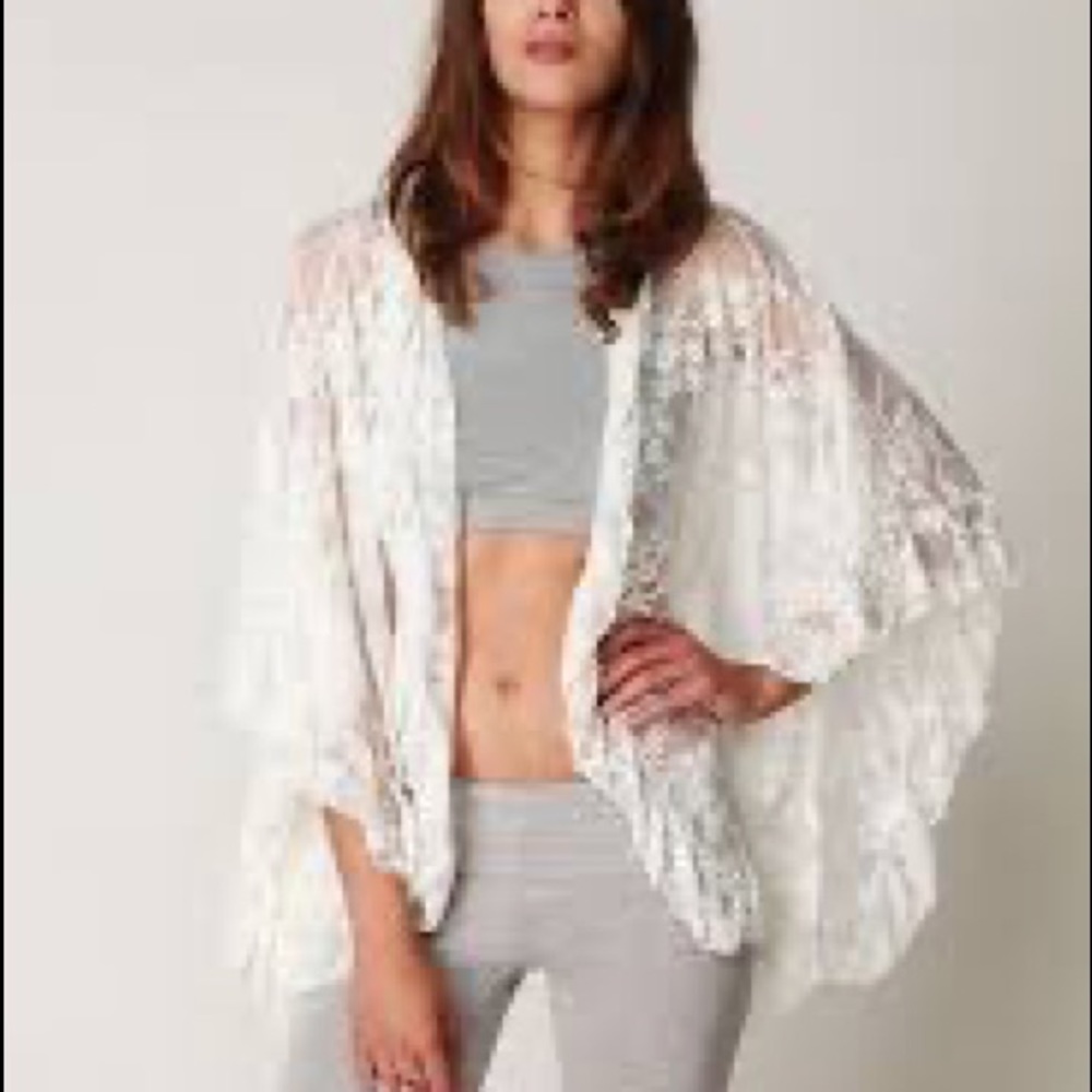 Free people white lace short kimono stretchy